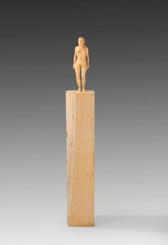 Stehender Frauenakt by Stephan Balkenhol