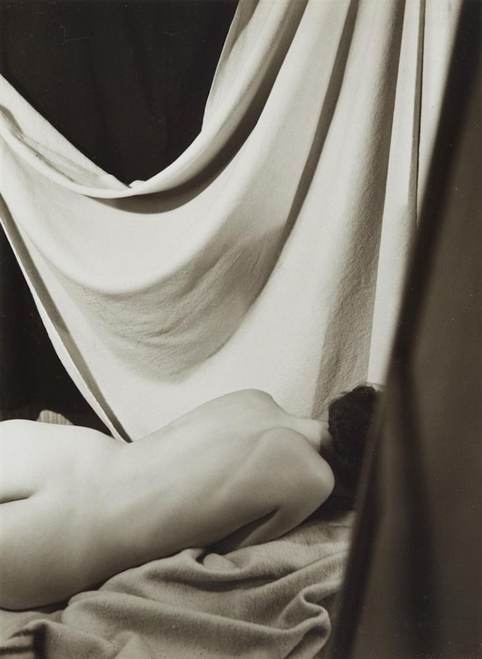 R�ckenakt mit Vorhang, Paris by Florence Henri