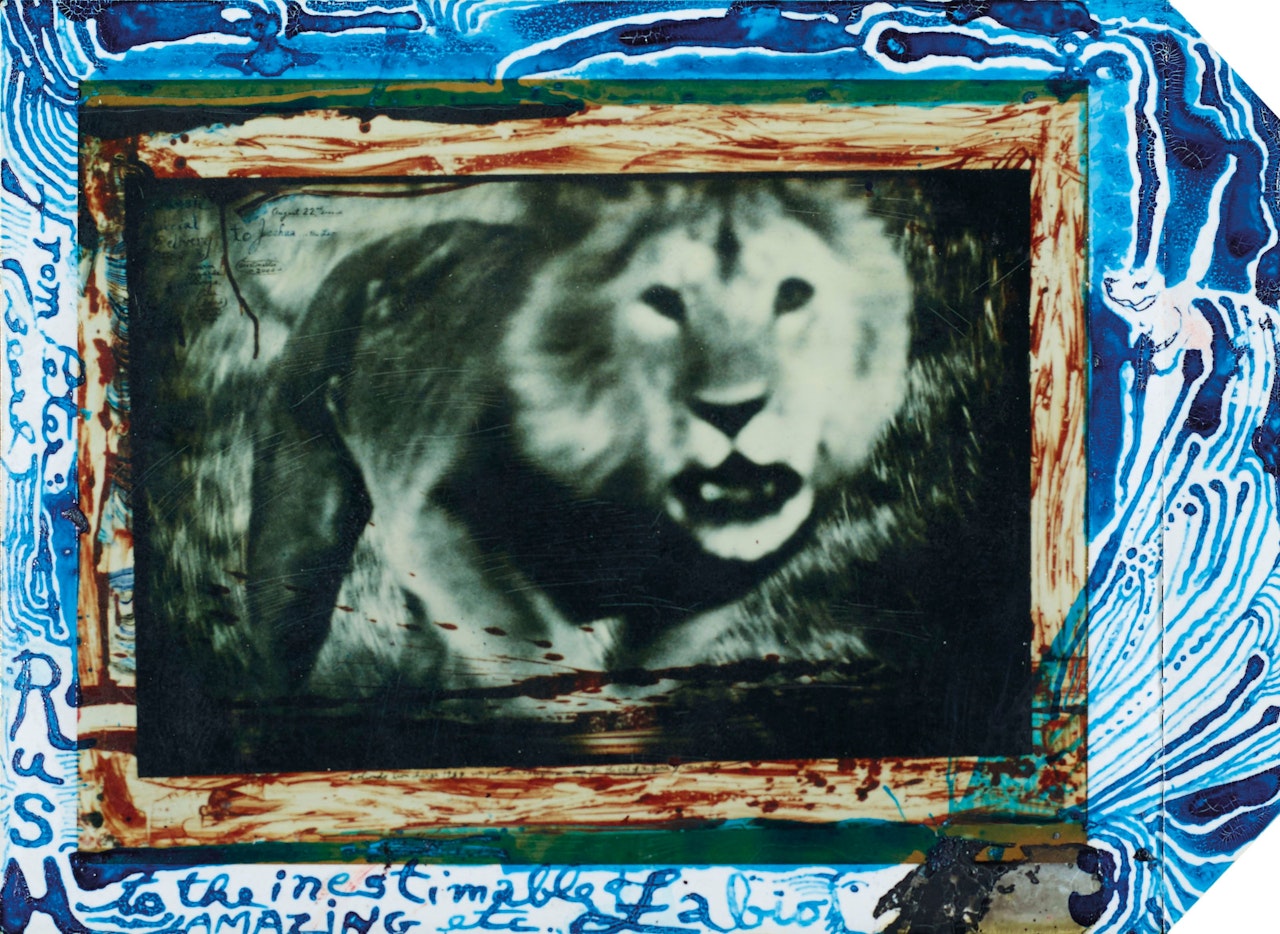 Loliondo Lion Charge, de la série 'The End of the Game' by Peter Beard