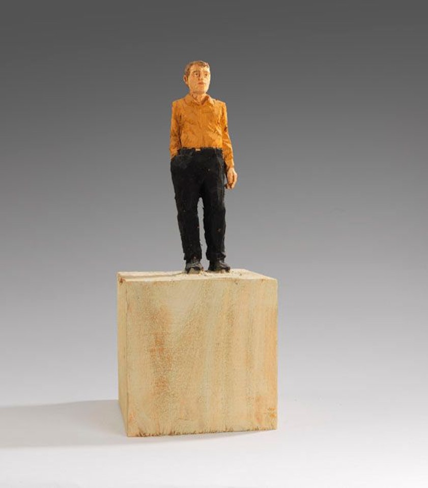 Mann mit braunem Hemd by Stephan Balkenhol