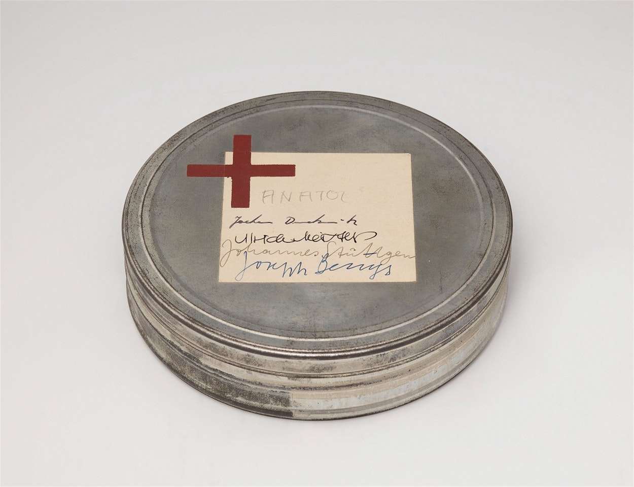 Der Tisch by Joseph Beuys