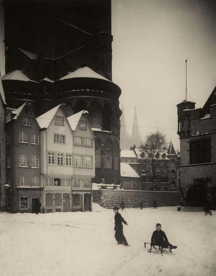 Winter um St. Martin by August Sander