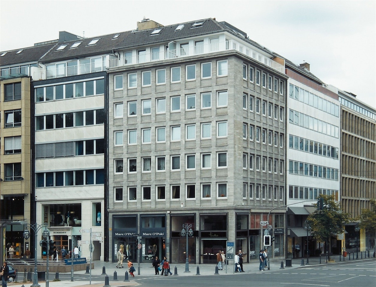 Düsseldorf-Altstadt. Düsseldorf-Eller. Düsseldorf Königsallee by Thomas Struth