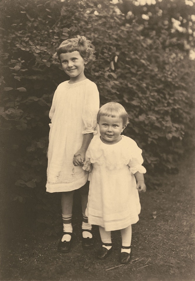 Ruth and Ina Göbel, Dierdorf by August Sander
