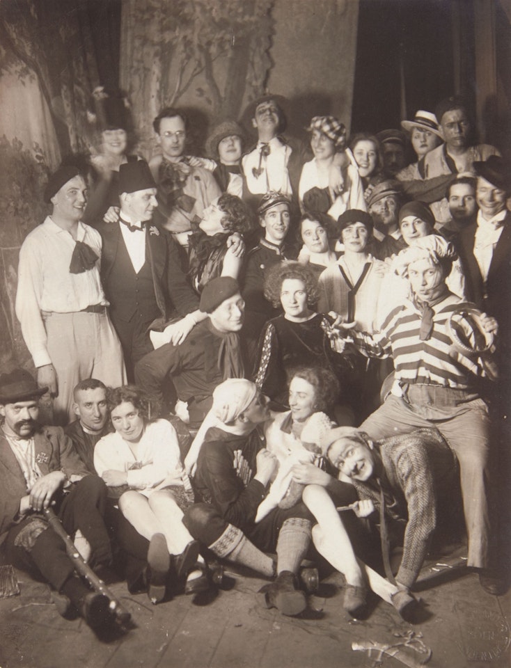 Lumpenball der Kölner Progressiven "Em dekke Tommes" by August Sander