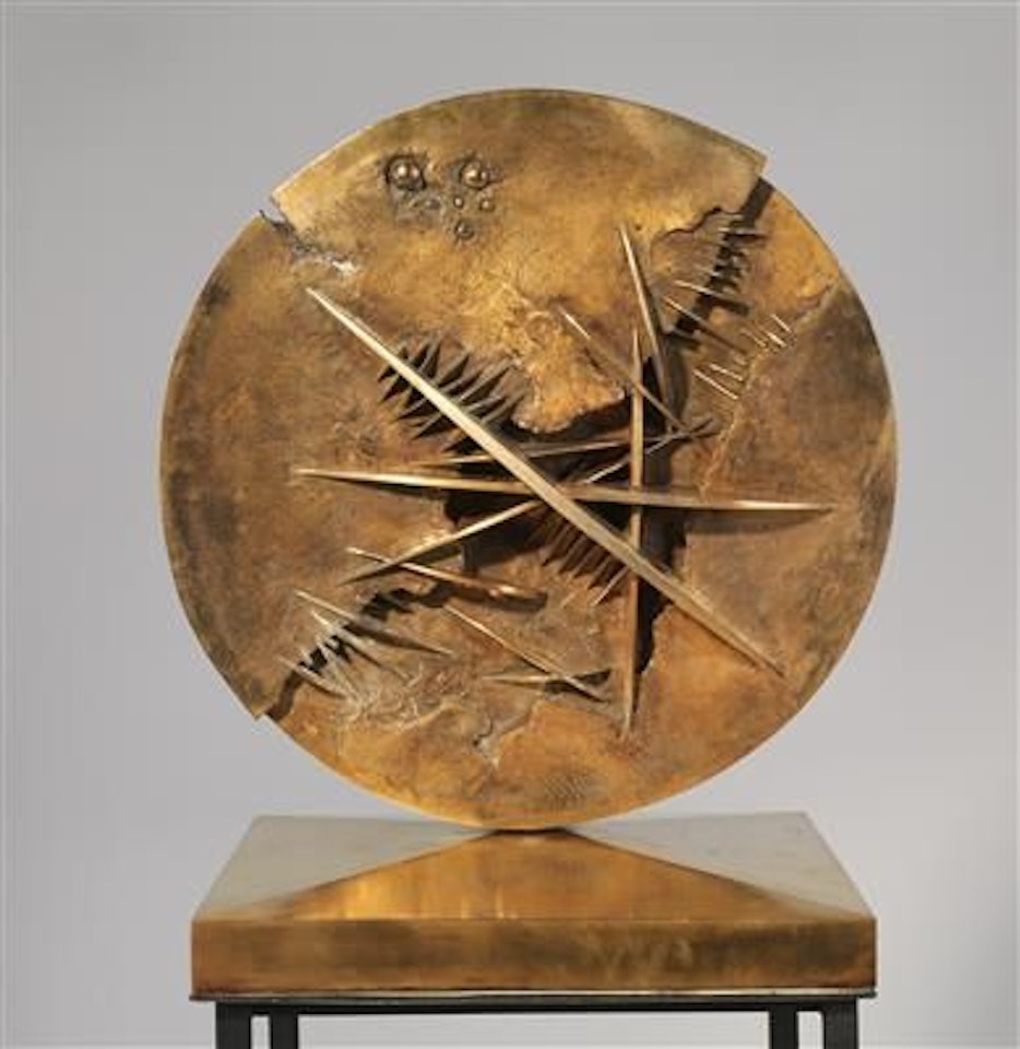 Disco in forma di rosa del deserto, studio I by Arnaldo Pomodoro