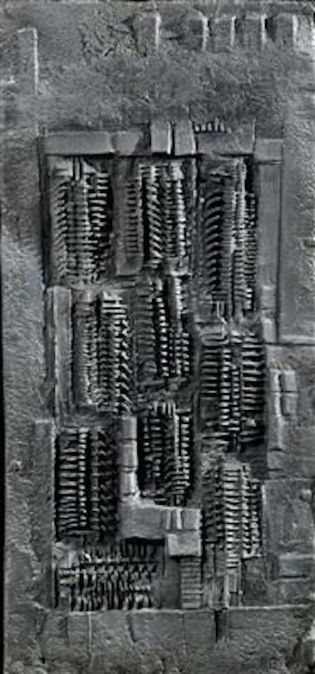 Tavola dei segni by Arnaldo Pomodoro