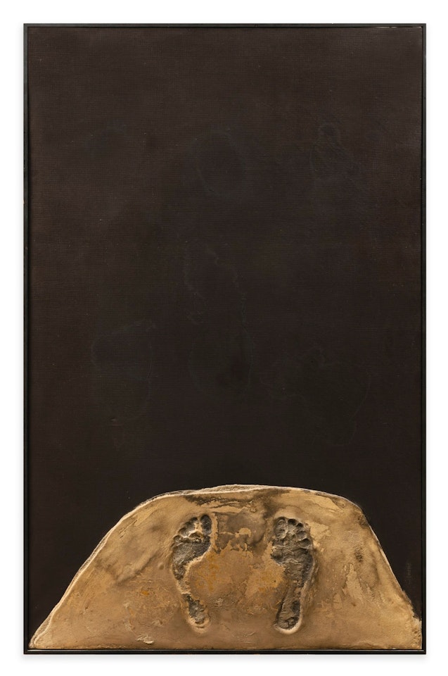 DEUX PIEDS by Antoni Tapies