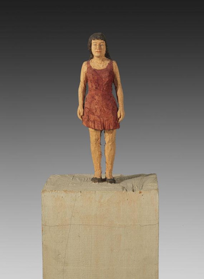Frau in rotem Kleid by Stephan Balkenhol