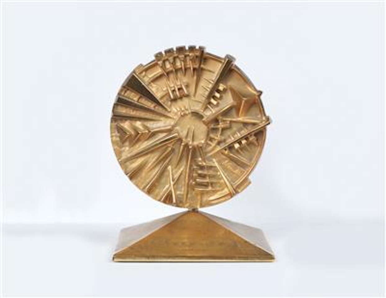 Disco per Raggio di Sole by Arnaldo Pomodoro