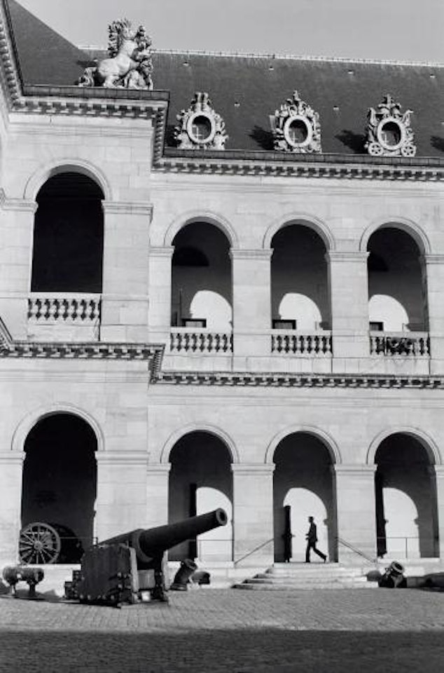 Hôtel des Invalides, Paris by Henri Cartier-Bresson