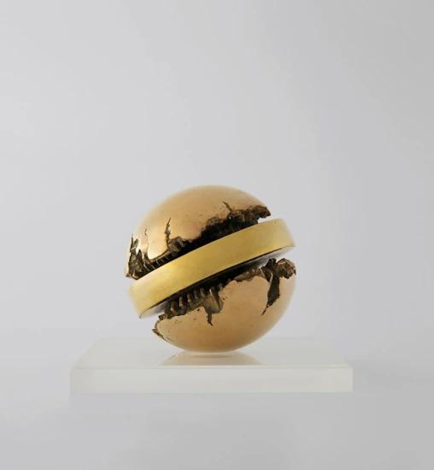 Rotante primo sezionale by Arnaldo Pomodoro