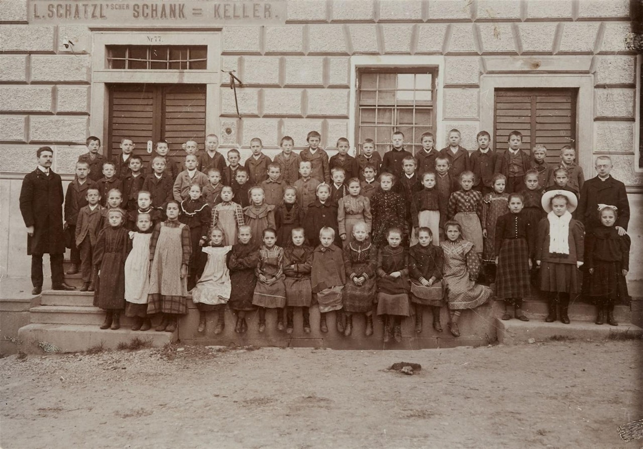 Volksschulklasse by August Sander