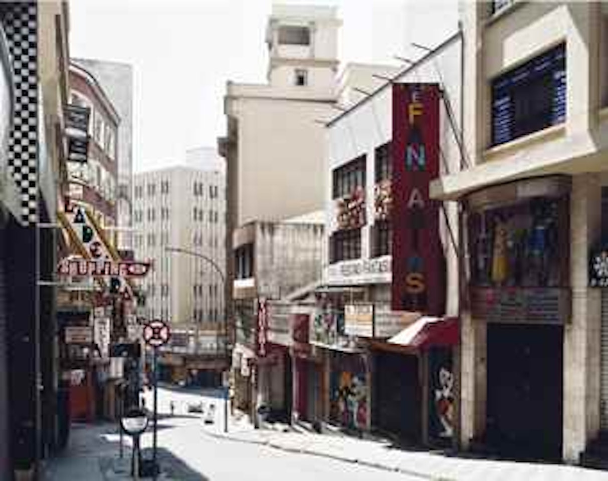 Ladeira Porto Geral, São Paolo, 2001 by Thomas Struth