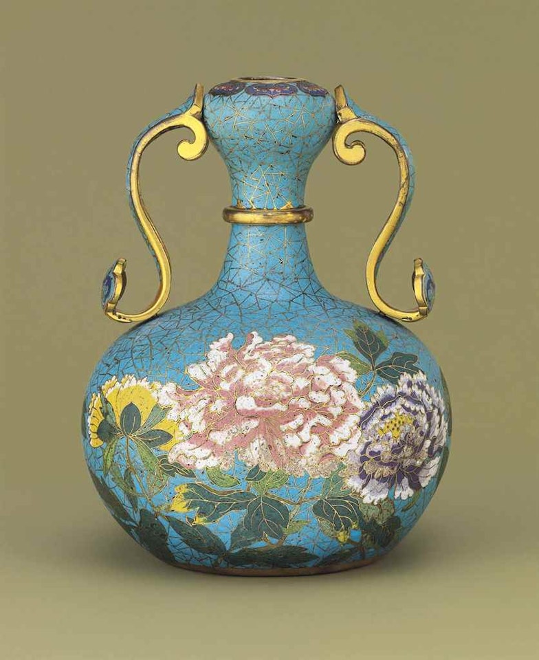 A CLOISONNÉ ENAMEL 'PEONY' GARLIC-NECK TWIN-HANDLED VASE by Anonymous
