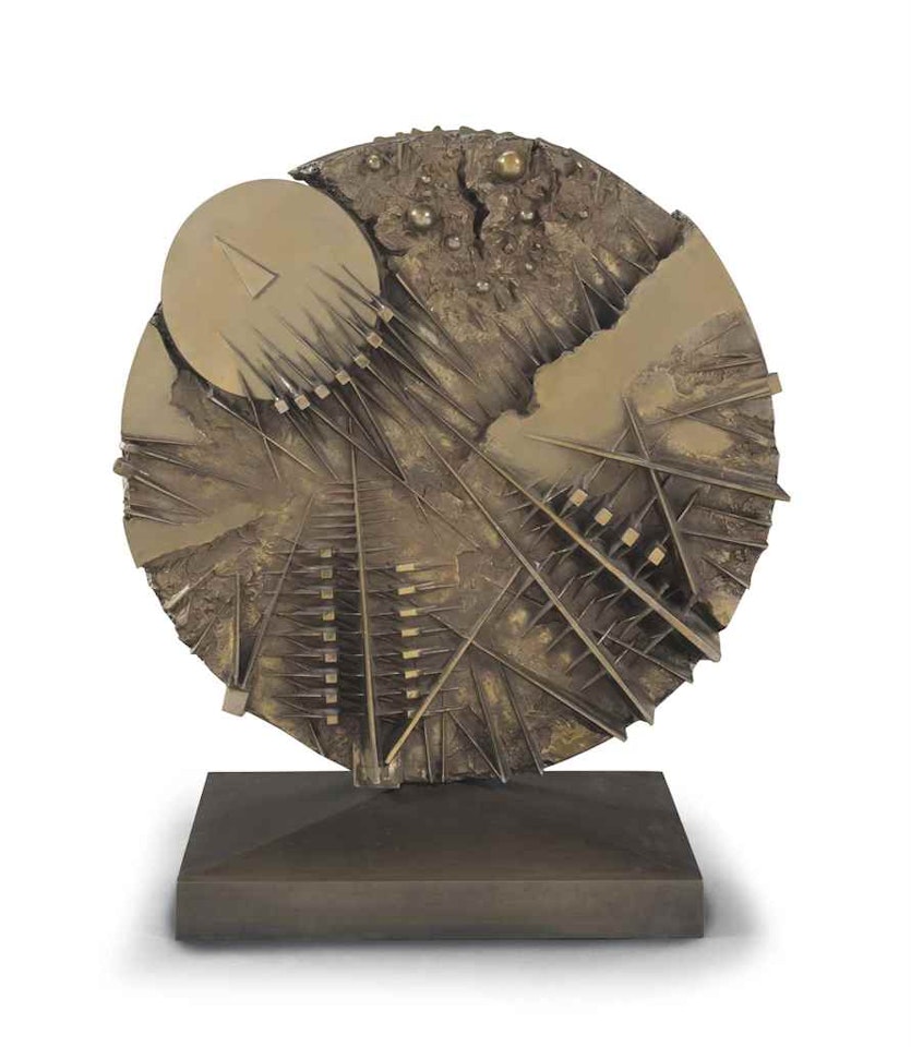 Disco con Sfera by Arnaldo Pomodoro