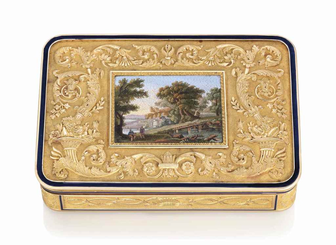 A SWISS ENAMELLED GOLD SNUFF-BOX SET WITH A MICROMOSAIC PLAQUE by Anonymous