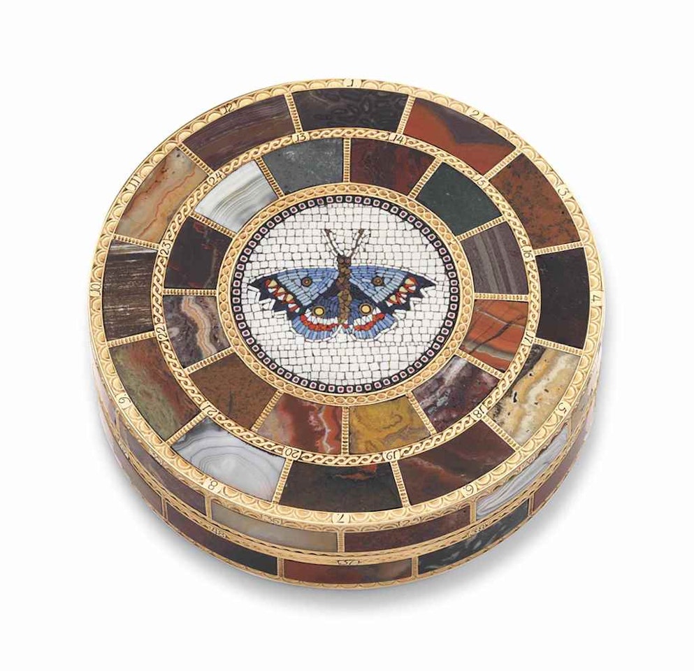 AN IMPORTANT SAXON GOLD-MOUNTED 'STEIN-CABINET' BONBONNIÈRE SET WITH A MICROMOSAIC PLAQUE BY JOHANN-CHRISTIAN NEUBER (1736-1808) by Anonymous