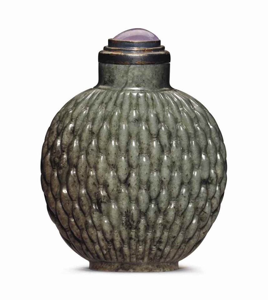 A SPINACH-GREEN JADE 'BASKET WEAVE' SNUFF BOTTLE by Anonymous