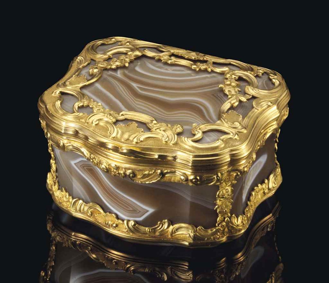 A GEORGE II GOLD-MOUNTED AGATE SNUFF-BOX by Anonymous