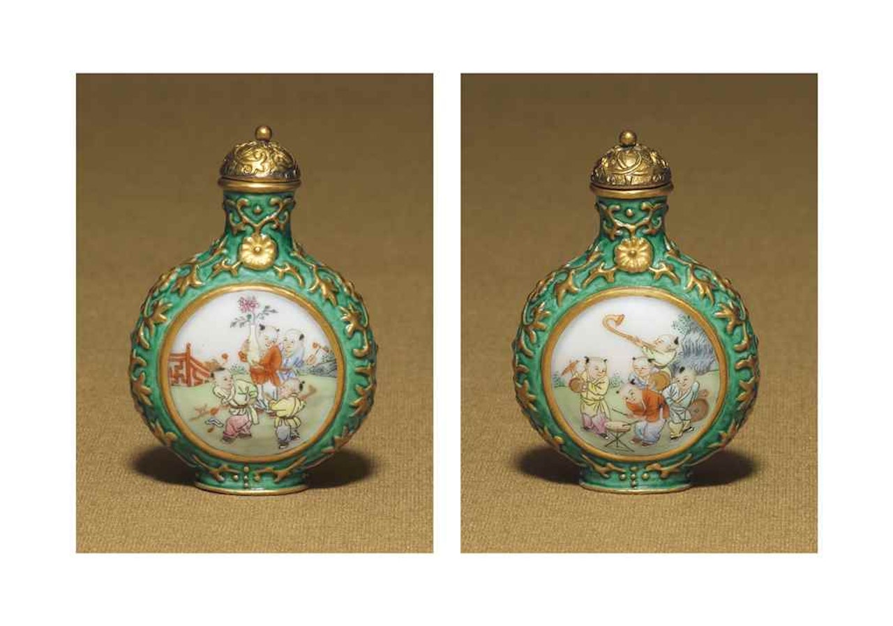 A MOULDED FAMILLE ROSE 'BOYS' SNUFF BOTTLE by Anonymous