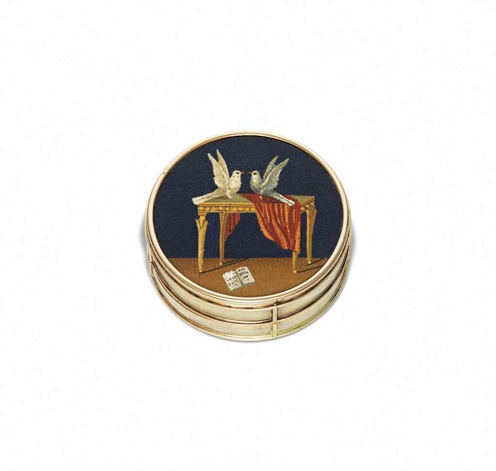 AN ITALIAN GOLD-MOUNTED HARDSTONE BONBONNIÈRE SET WITH A MICROMOSAIC PLAQUE by Anonymous