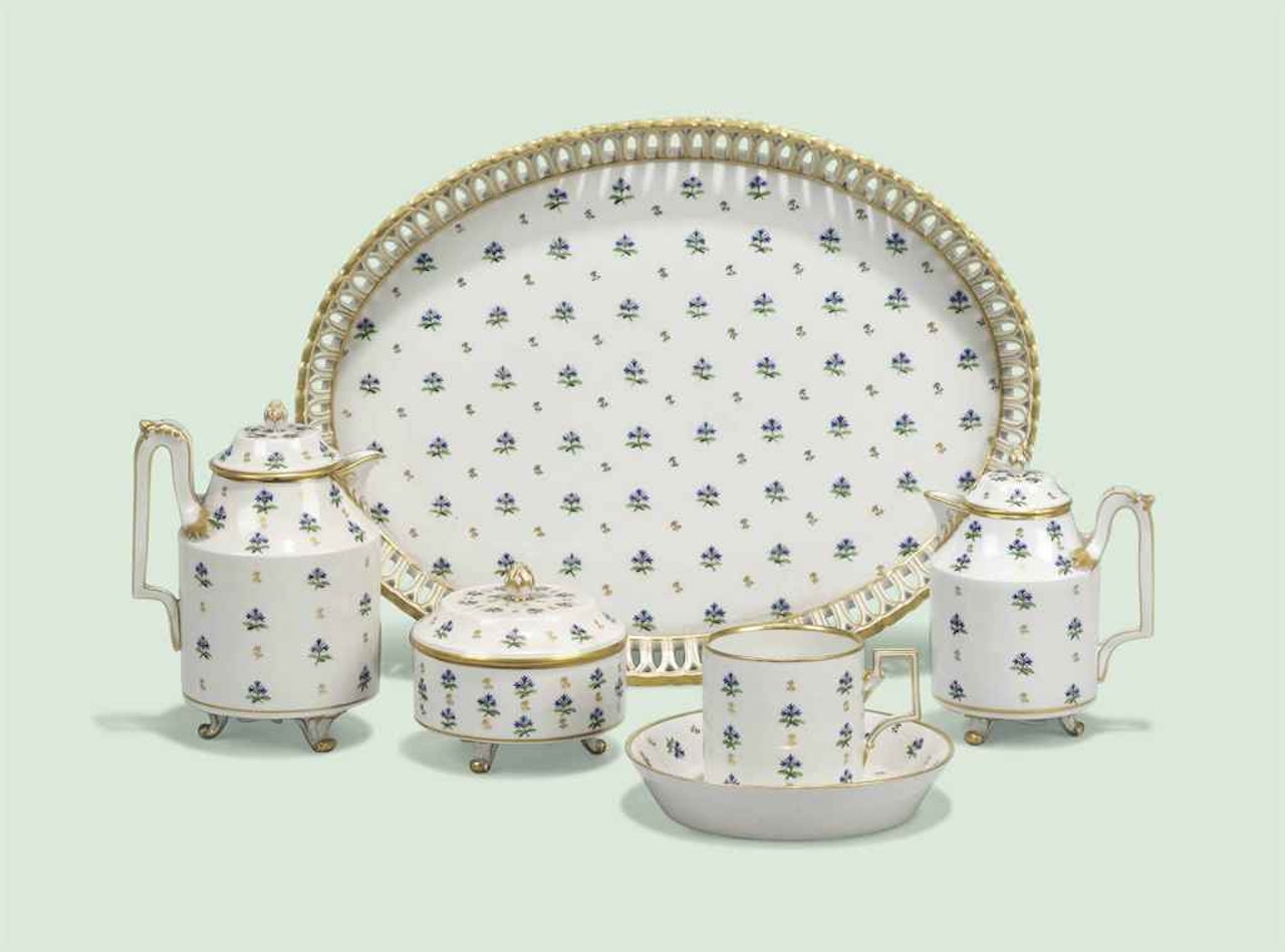 A VIENNA ANGOULEME PATTERN SOLITAIRE by Anonymous
