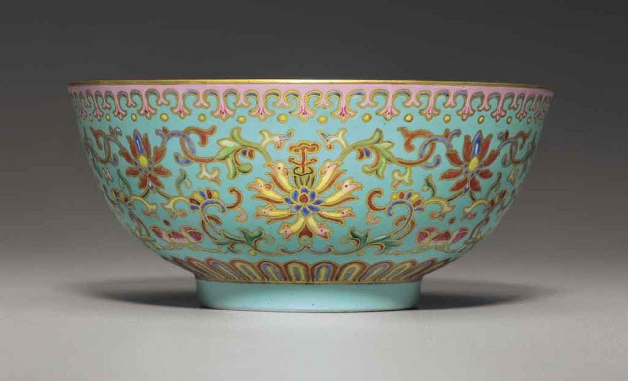 A FAMILLE ROSE AND GILT TURQUOISE-GROUND BOWL by Anonymous