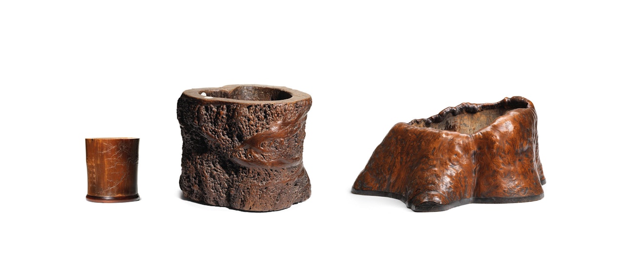 A GROUP OF AN INSCRIBED BAMBOO 'PRUNUS' BRUSH POT, A ROOT WOOD SCROLL POT, AND A JUMU SCROLL POT by Anonymous