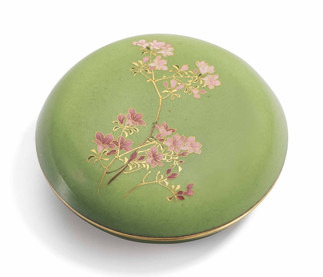 A SMALL CLOISONNÉ ENAMEL INCENSE BOX (KOGO) by Anonymous