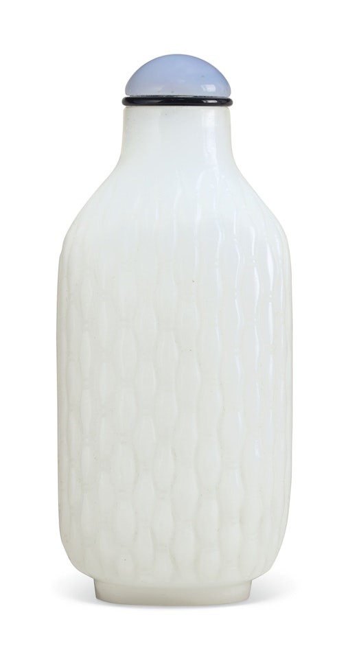 AN OPALESCENT WHITE GLASS 'BASKETWEAVE' SNUFF BOTTLE by Anonymous