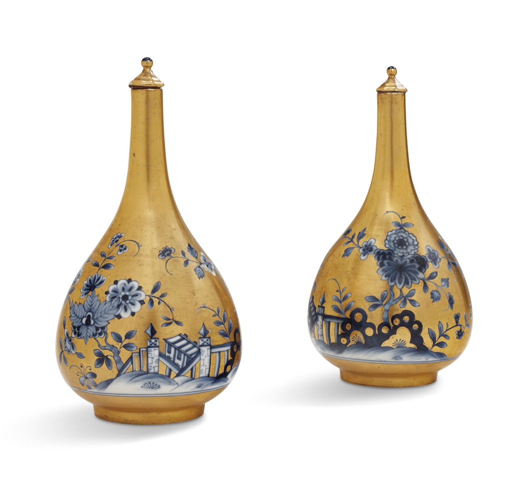 PAIRE DE BOUTEILLES ET LEURS BOUCHONS EN PORCELAINE DE MEISSEN by Anonymous