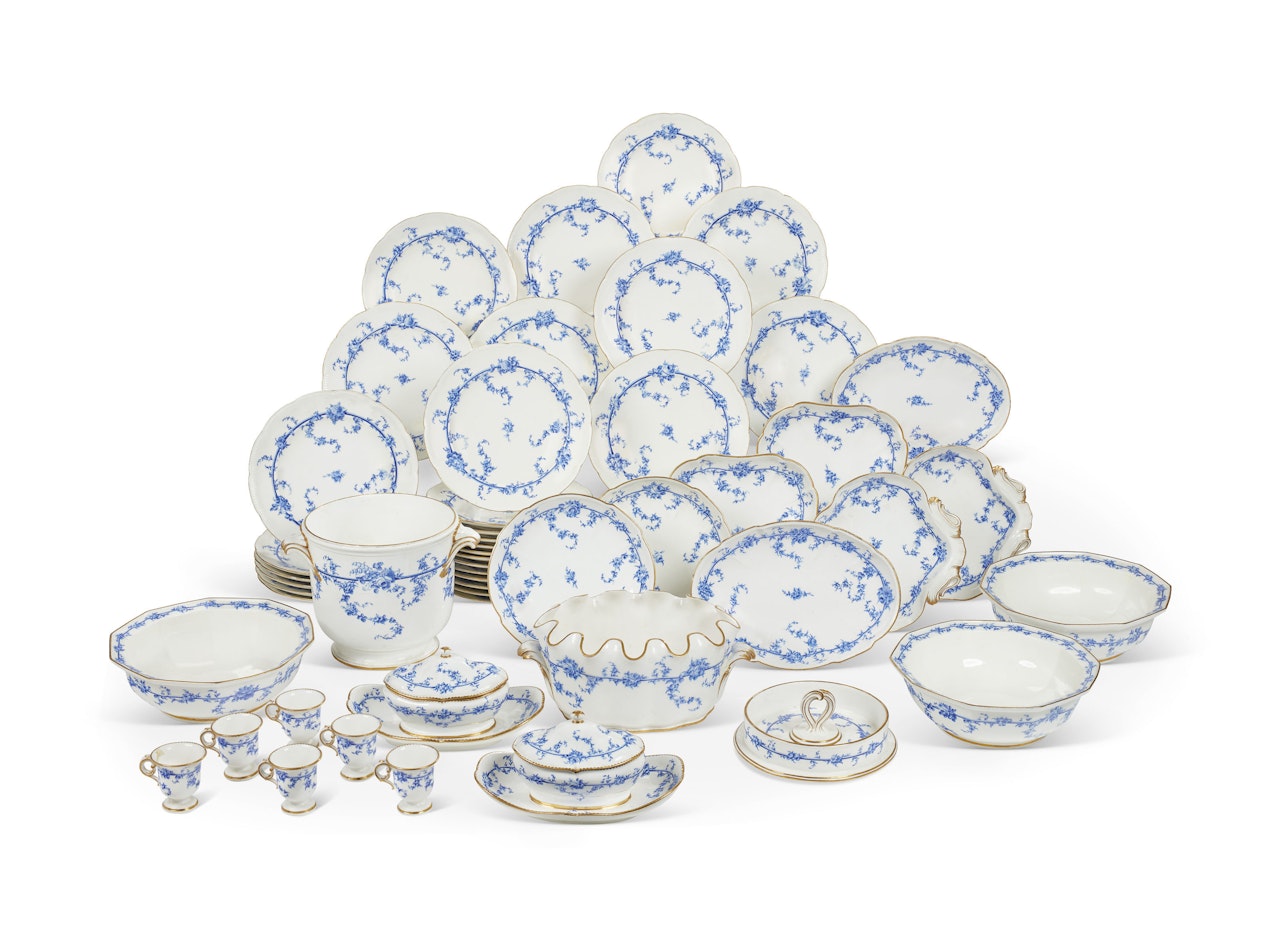 PARTIE DE SERVICE DE TABLE COMPOSITE EN PORCELAINE DE SEVRES by Anonymous