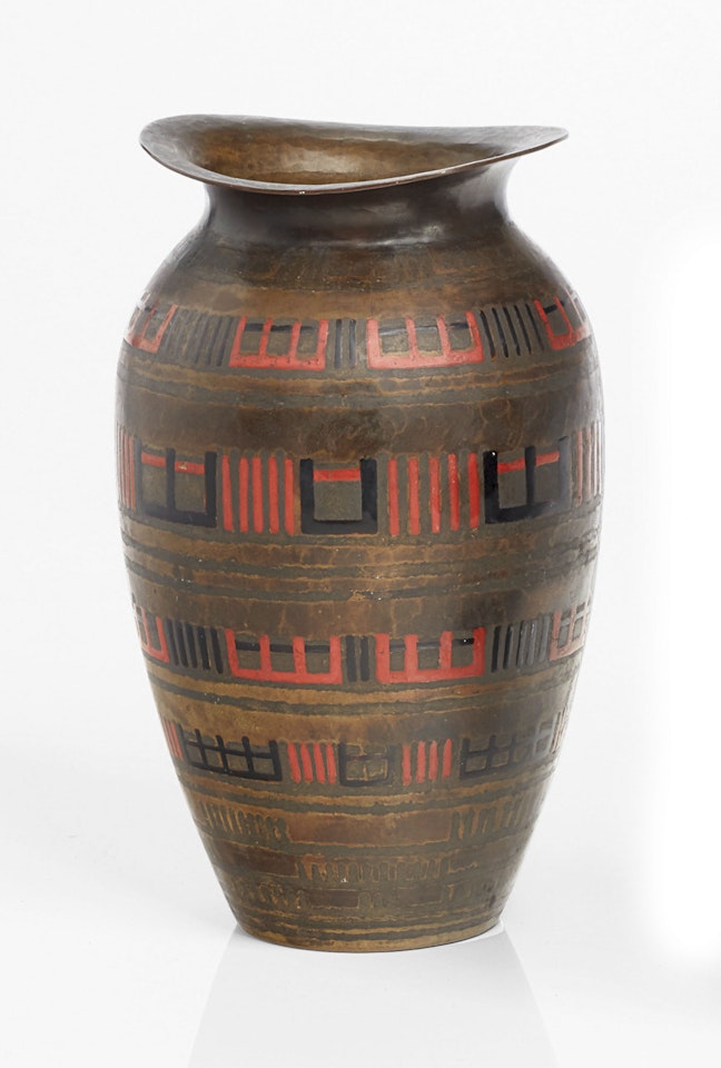 VASE, VERS 1920 by Jean Dunand