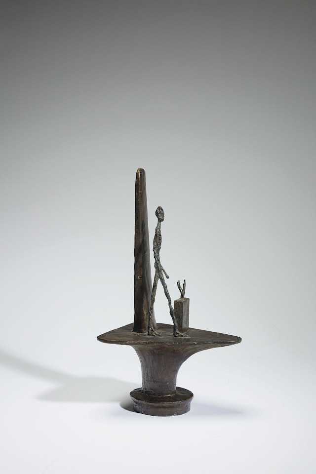Projet pour un monument à la mémoire de Gabriel Péri (piédestal par Paul Nelson) by Alberto Giacometti