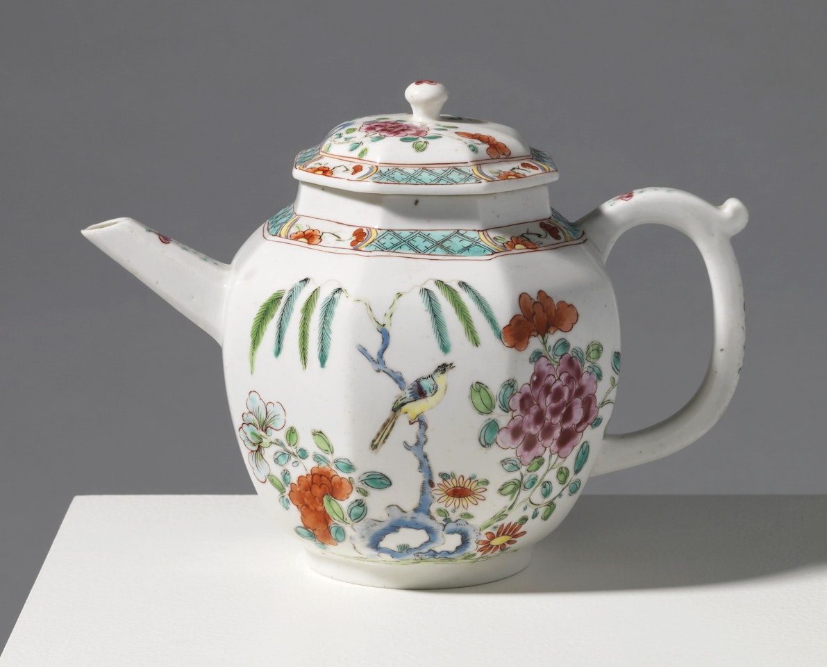 A CHELSEA PORCELAIN OCTAGONAL TEAPOT AND COVER by Anonymous