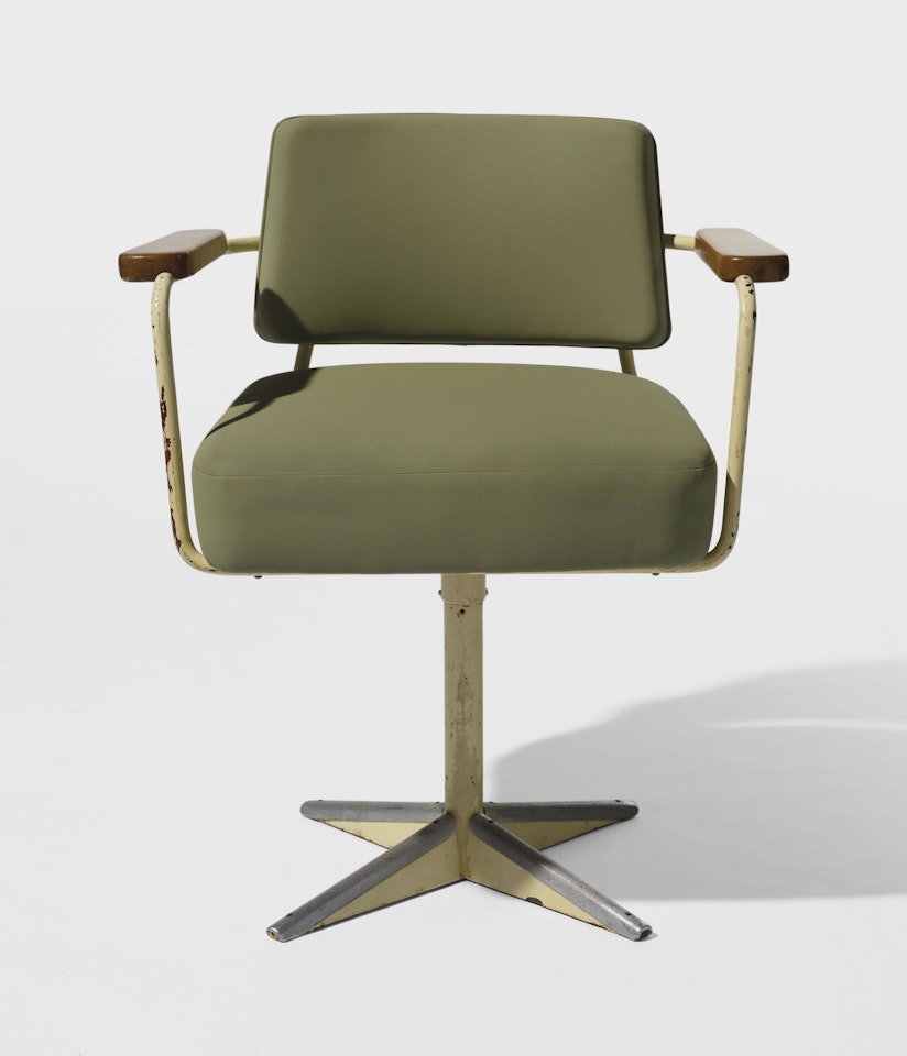 FAUTEUIL PIVOTANT by Jean Prouvé