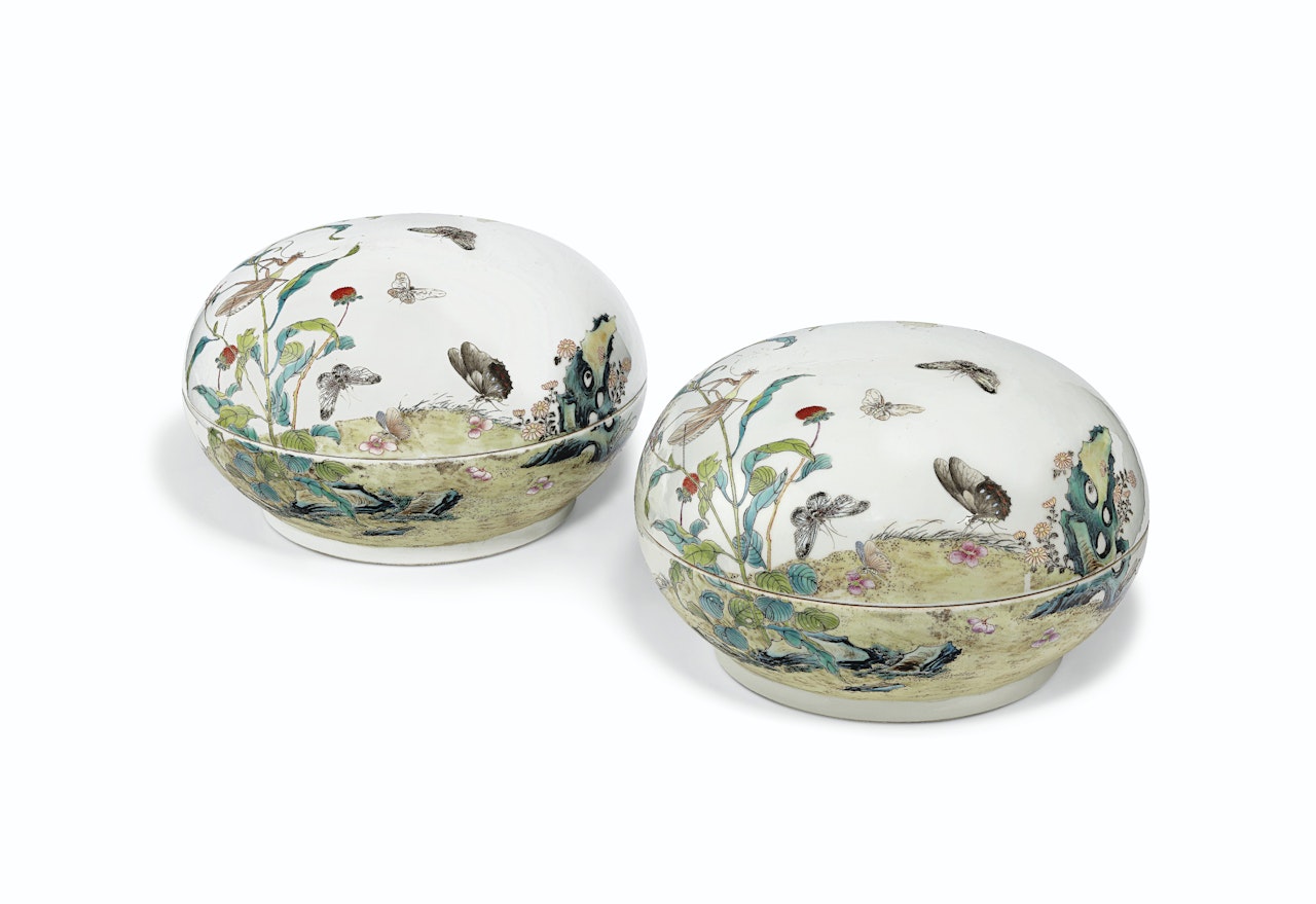 A PAIR OF FAMILLE ROSE CIRCULAR BOXES AND COVERS by Anonymous