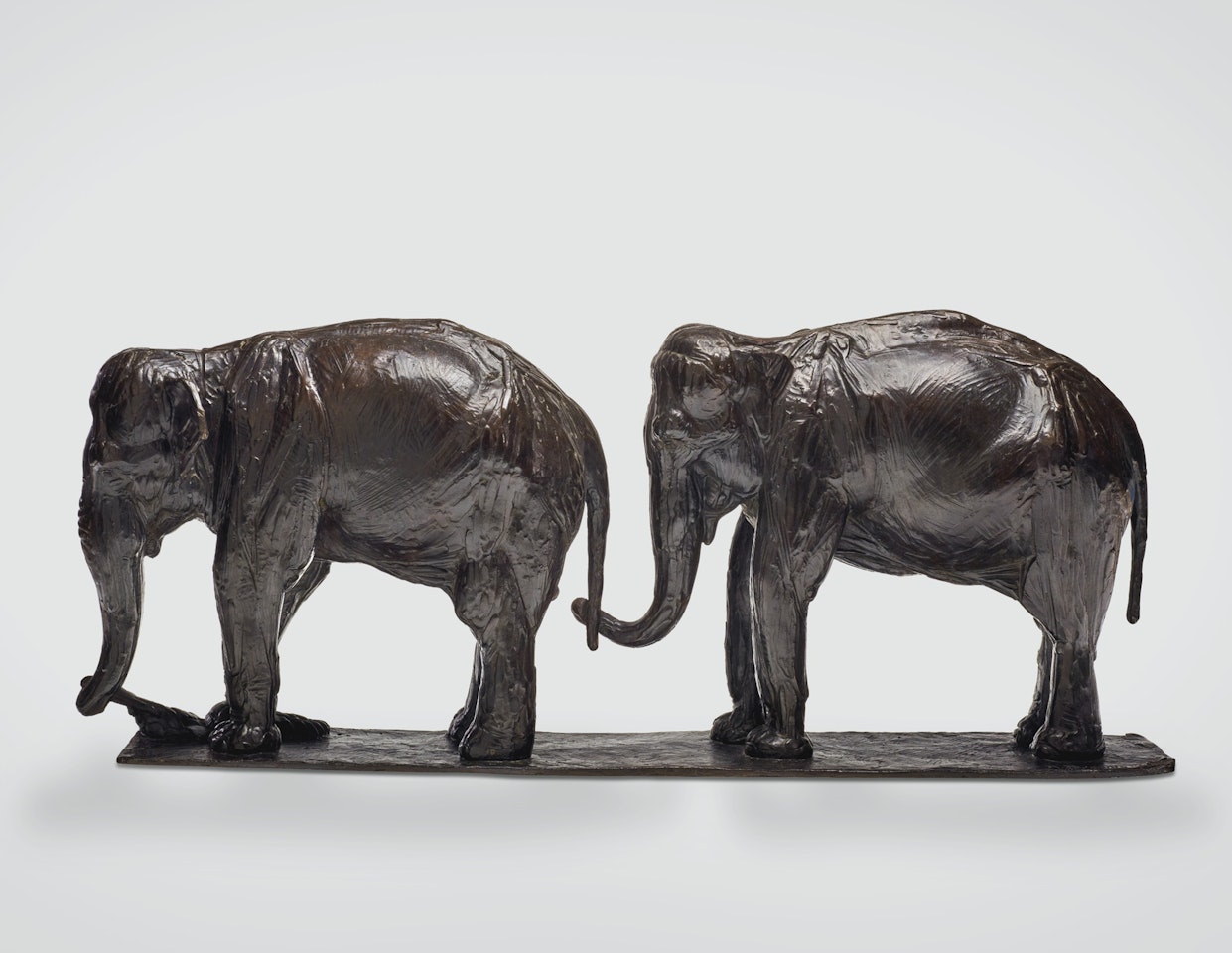 Deux éléphants, l'un derrière l'autre by Rembrandt Bugatti