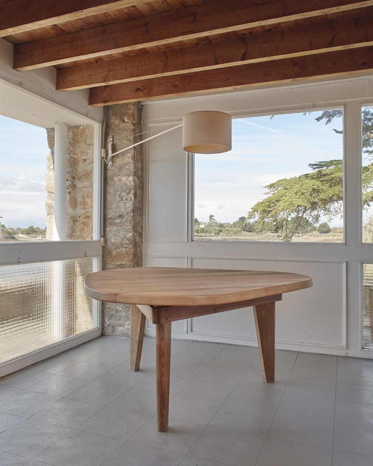 TABLE FORME LIBRE À TROIS PIEDS, COMMANDE SPÉCIALE, SOUS LA DIRECTION DE GEORGES BLANCHON, B.C.B., VERS 1950-1951 by Pierre Jeanneret