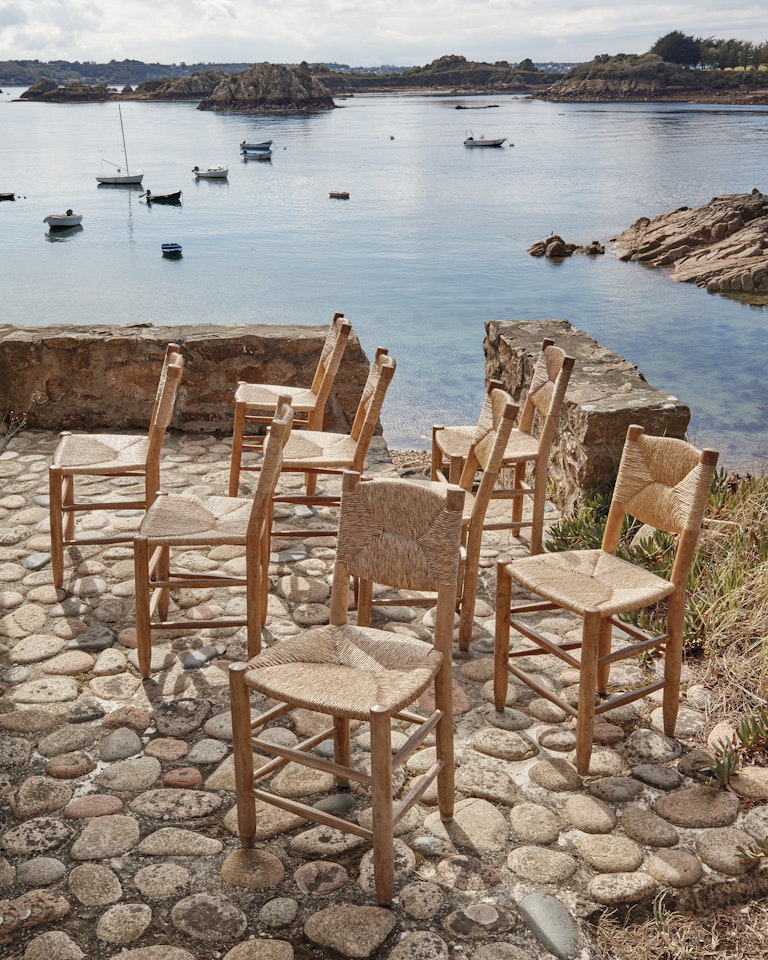 SUITE DE HUIT CHAISES DITES 'BAUCHE' N. 19, ÉDITION B.C.B., VERS 1950-1951 by Charlotte Perriand