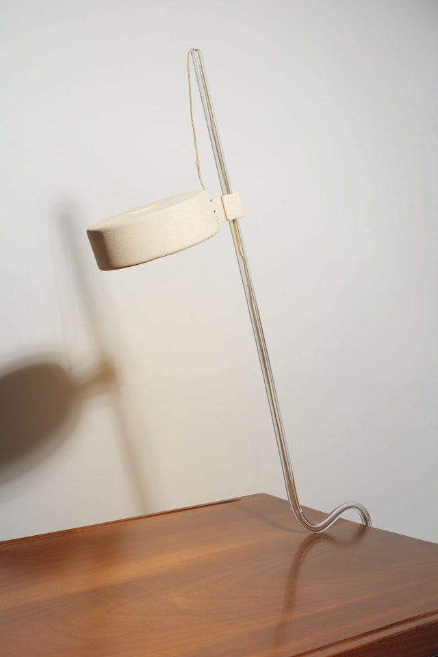 LAMPE DE TABLE '606', LE MODÈLE CRÉÉ EN 1971, ÉDITION ARTELUCE by Gino Sarfatti