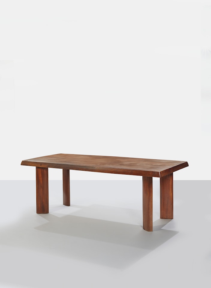 TABLE DE SALLE À MANGER À ‘GORGE SIX COUVERTS’, ÉDITION STEPH SIMON, LE MODÈLE CRÉÉ VERS 1950, CELLE-CI RÉALISÉE VERS 1961 by Charlotte Perriand