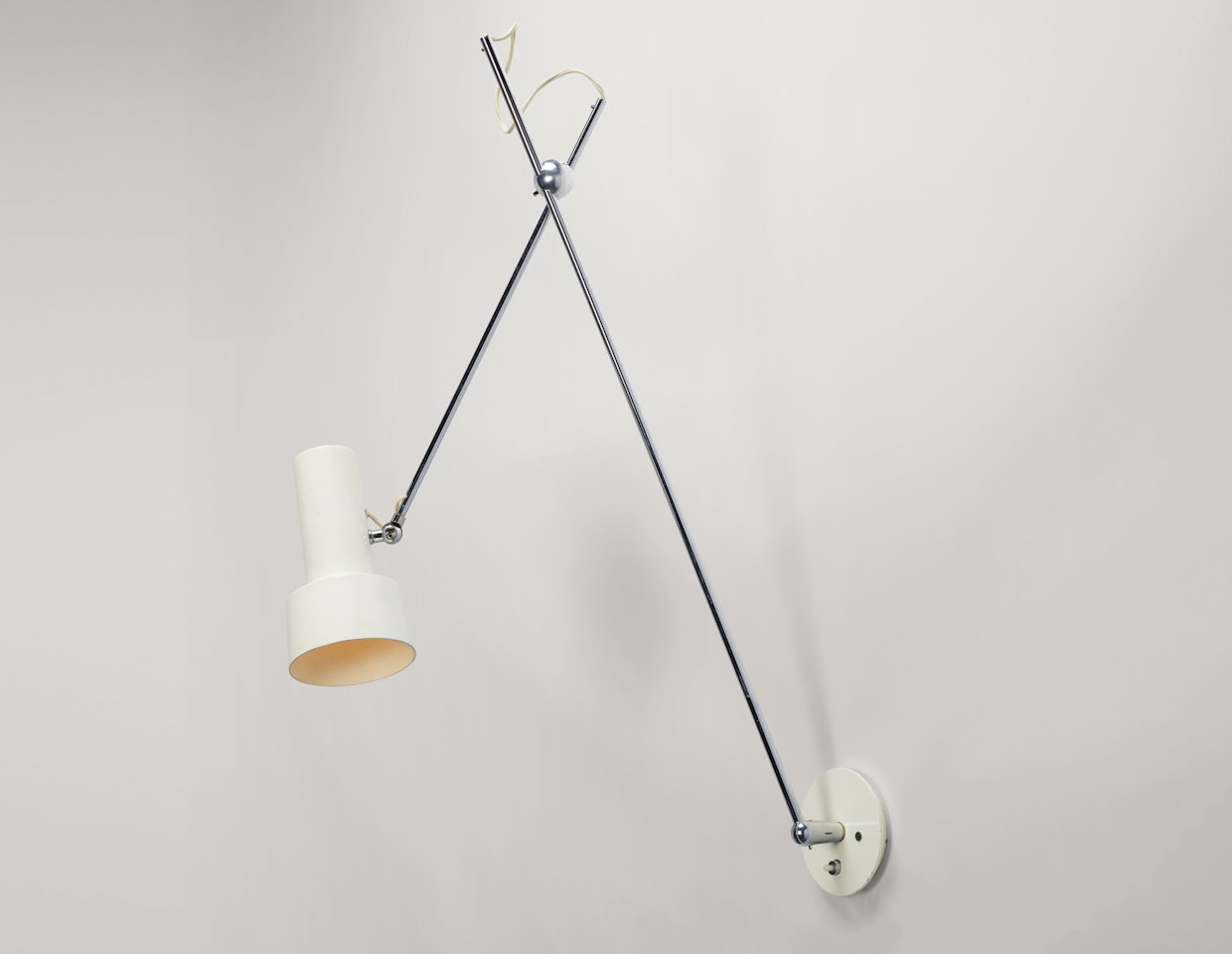 ADJUSTABLE WALL LIGHT, MODEL NO. 213 by Gino Sarfatti