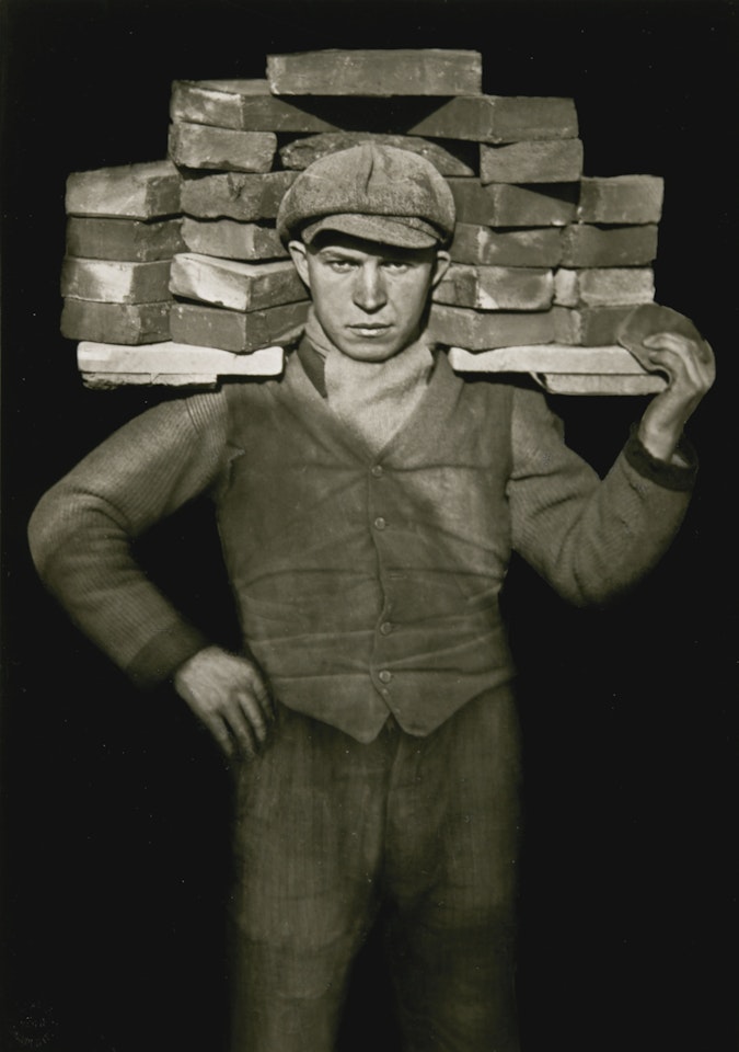 'HANDLANGER', 1927 by August Sander