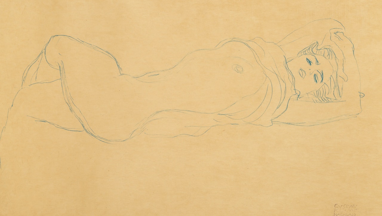 LIEGENDER HALBAKT NACH RECHTS, MIT ÜBERSCHLAGENEN BEINEN (SEMI-NUDE TURNED TO THE RIGHT WITH HER LEGS CROSSED) by Gustav Klimt