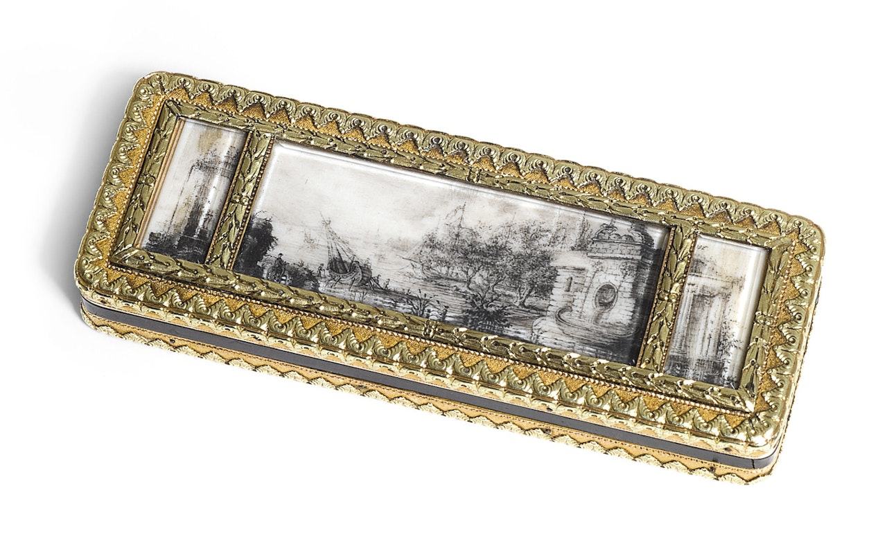 A two-colour gold and tortoiseshell toothpick case by Anonymous