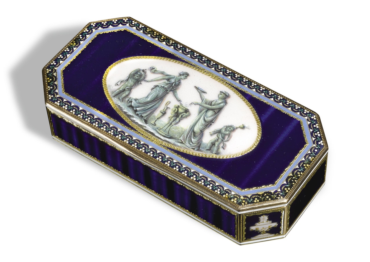 A gold and enamel snuff box by Anonymous