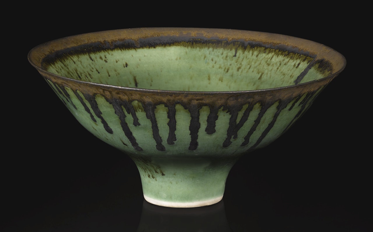EMERALD GREEN BOWL WITH BRONZED RIM by Lucie Rie