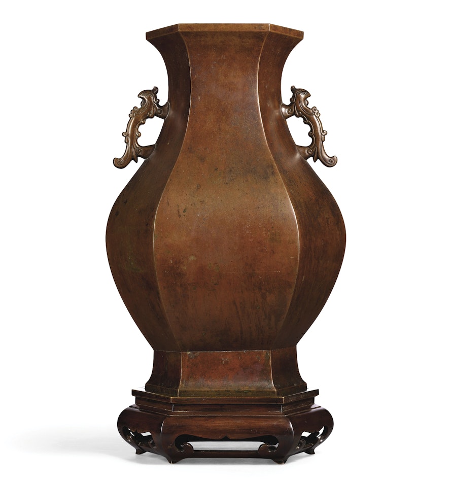 A LARGE IMPERIAL BRONZE HEXAGONAL PHOENIX-HANDLED VASE AND STAND by Anonymous